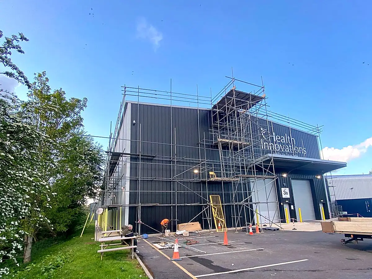 Edge protection and access scaffold on a commercial unit