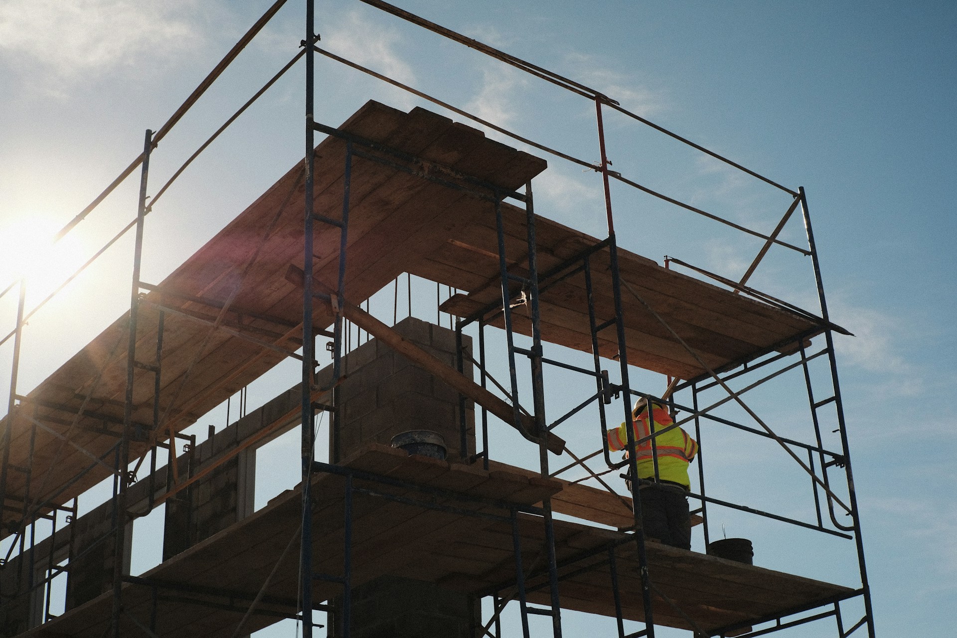 High-rise elevation — Industrial scaffolding in North West