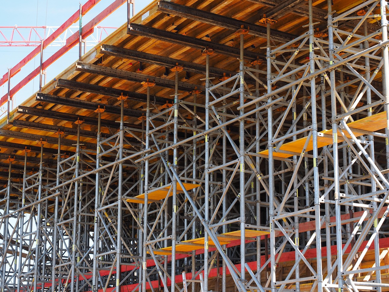 Birdcage scaffold providing full internal access