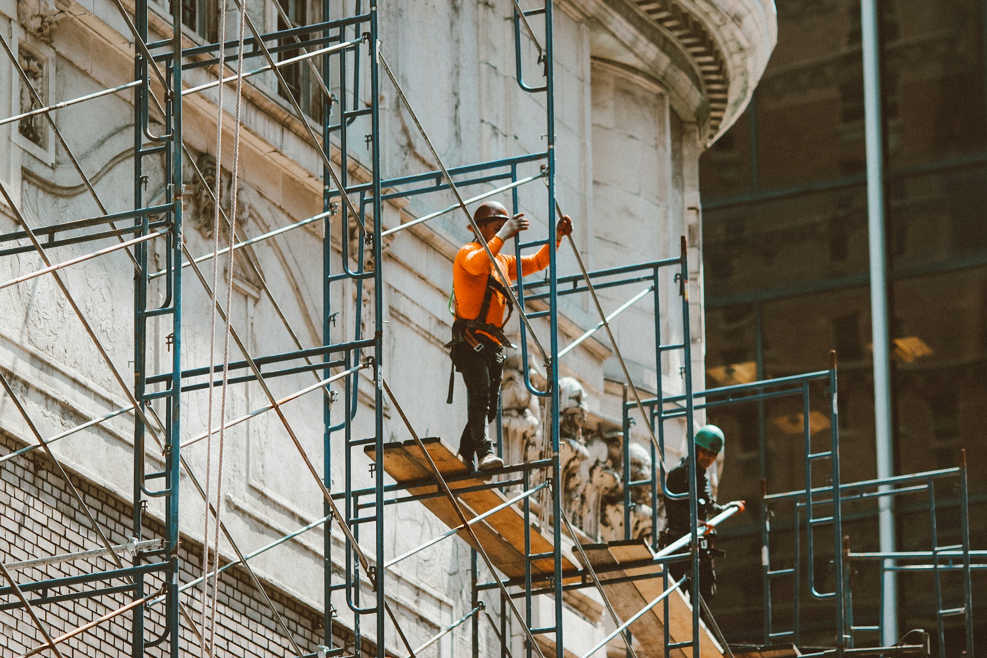 A carded scaffolder building a safe working platform